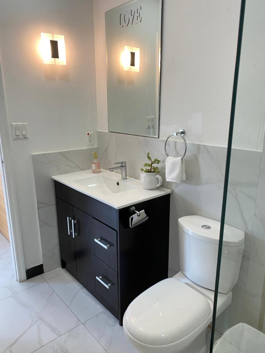 Suitetrails - Lovely 2-bedroom Apartment in Venetian Road