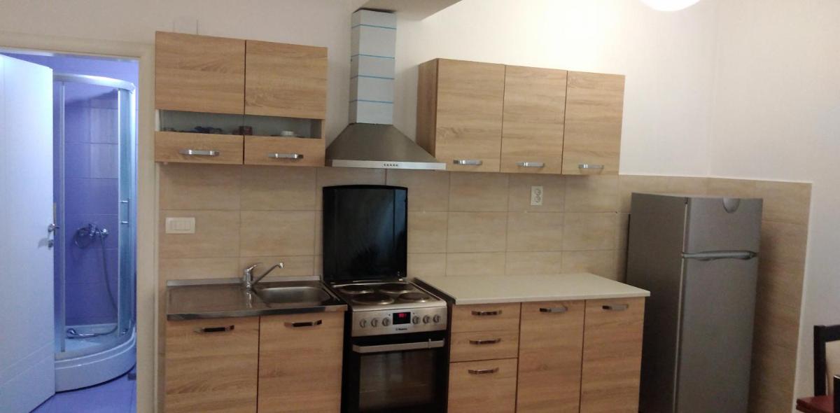 Lovely condo next to salt room, bus station - Housity