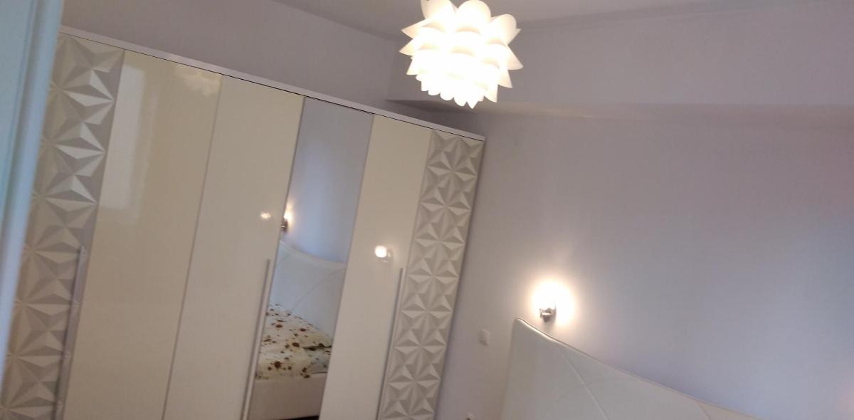 Lovely condo next to salt room, bus station - Housity