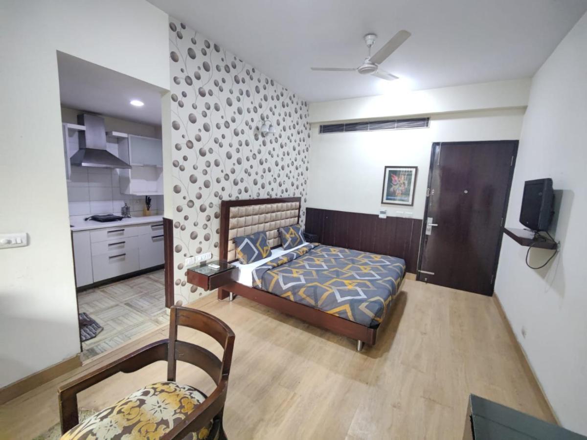 Suitetrails - Luxury Tranquil Apartment Near Huda City Metro