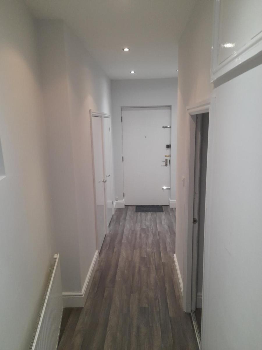 Elegant Spacious 3 Bed- Sleeps 6 -Have a Glamorous Getaway - Housity