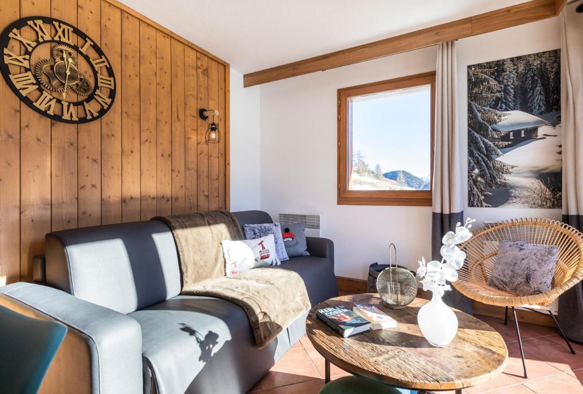 Coin salon dans l'établissement Résidence Club mmv Le Hameau des Airelles ****