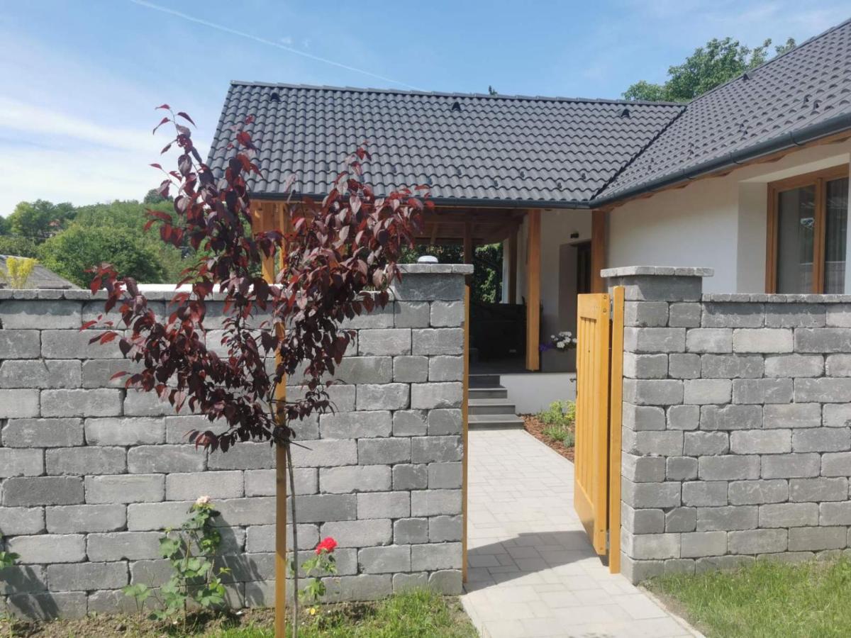CsakTi Vendégház - Housity