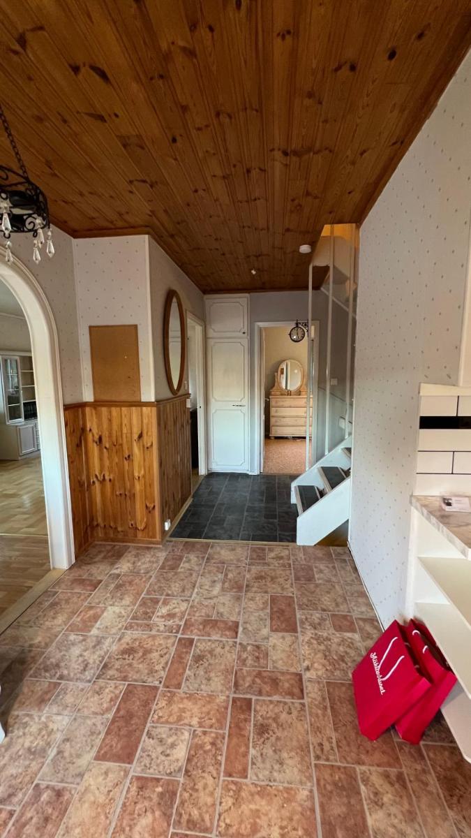 Familjevänlig stor villa med 2 rum, nära till Örebro och Ludvika - Housity