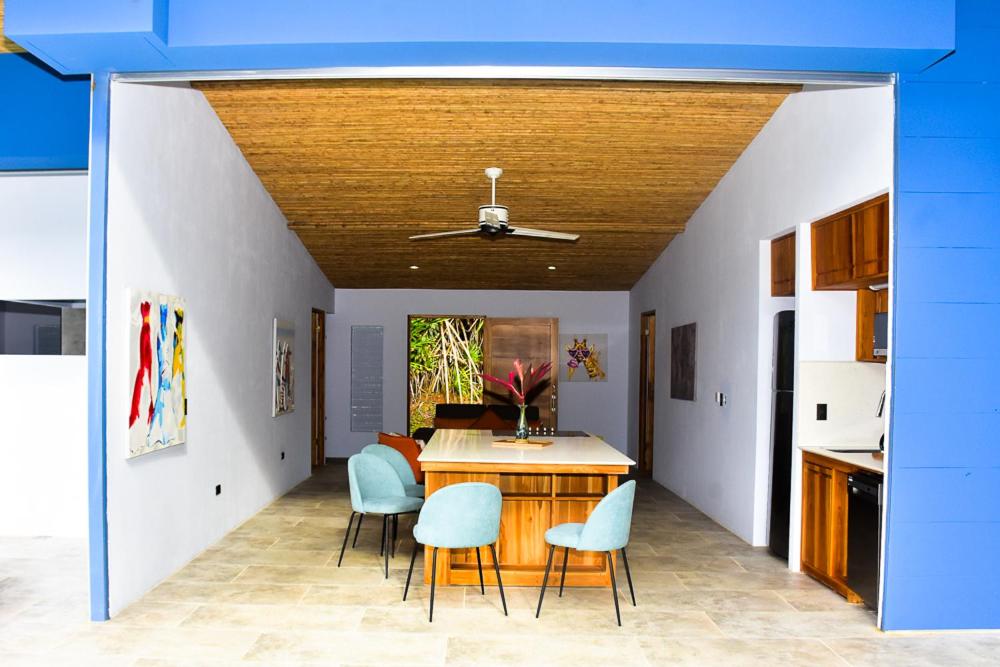 2BR Fabulous Blue House near QueposMA - Housity