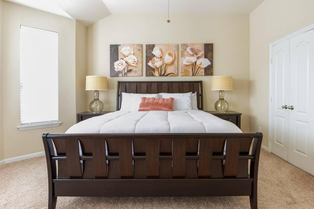 Gardenias By The Pool. Spacious 5-bedroom house with private pool, yoga room/playroom, and SPA. Vibrant Accommodation! - Housity