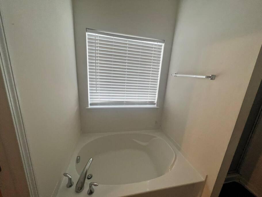 THE PERFECT Greensboro Escape - Housity