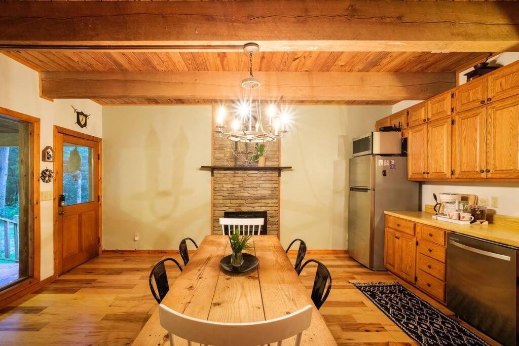 StackRock Cabin in Blue Ridge Mountains - Housity