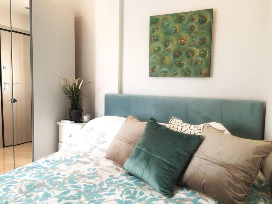 Emerald Mini Suite:Your deluxe studio in Kalamaria - Housity
