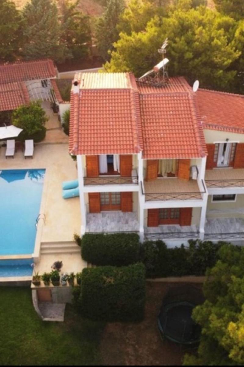 Villa Corina near the Airport - Housity