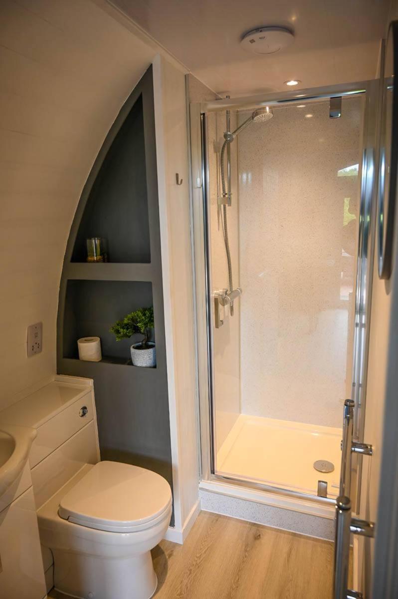 Newmore Highland Pods with Hot Tubs on NC500 - Housity