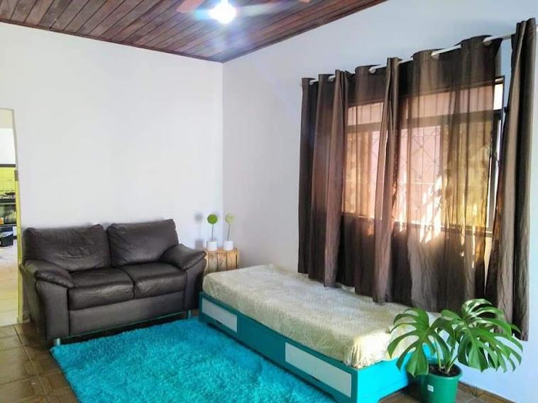 Suitetrails - Quarto grande em casa com quintal perto do metrô