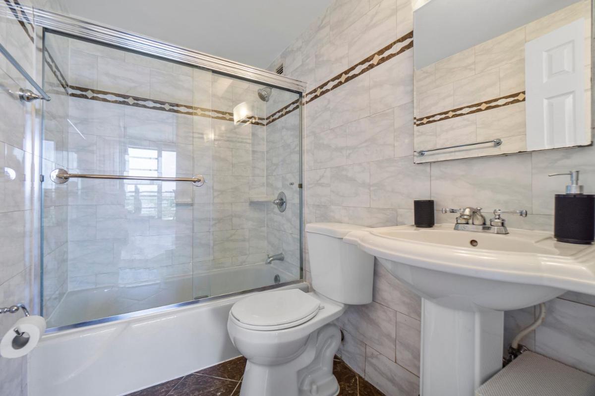 Hollywood Downtown Condo In The Sky 2 - Housity