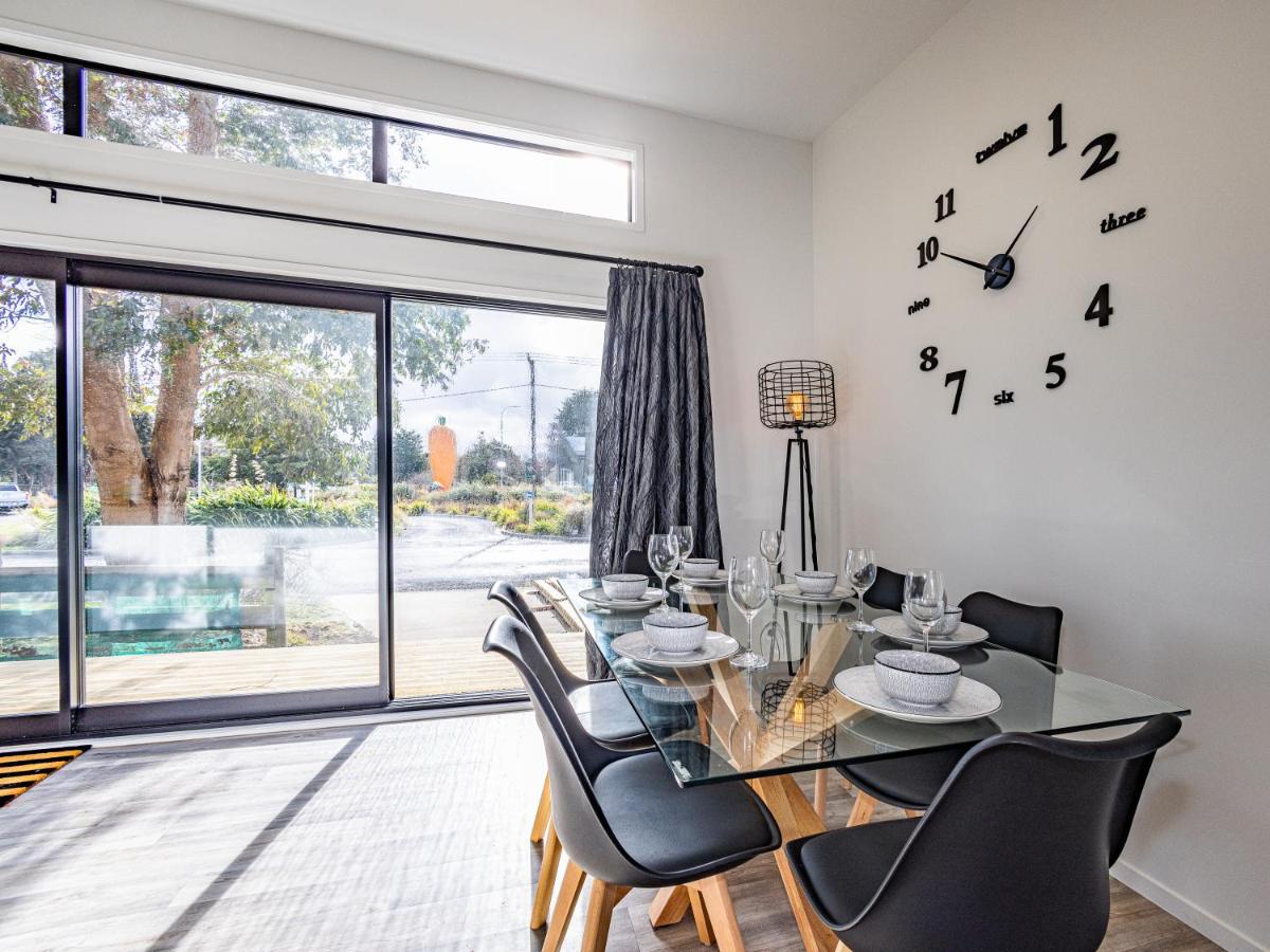 Modern Mountain Escape - Ohakune Holiday Home - Housity