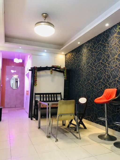 Couple Friendly Private Room Basundhara Dhaka - Housity