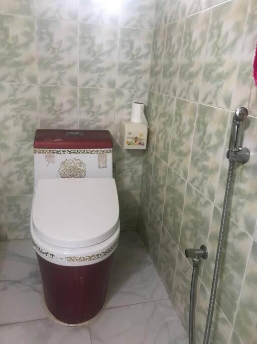 Couple Friendly Private Room Basundhara Dhaka - Housity