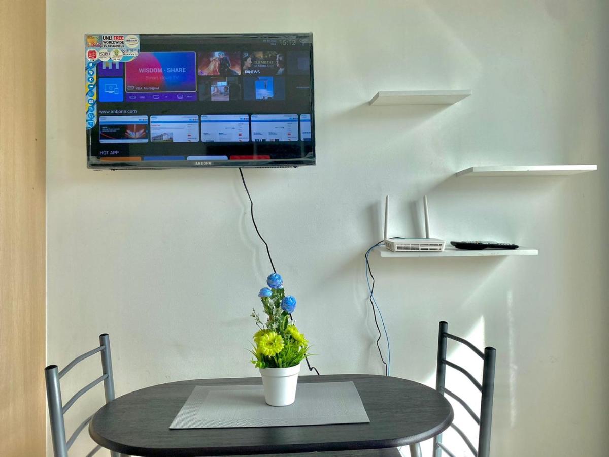 Studio-type condo with Wi-fi, Double-size bed at Q.C. - Housity