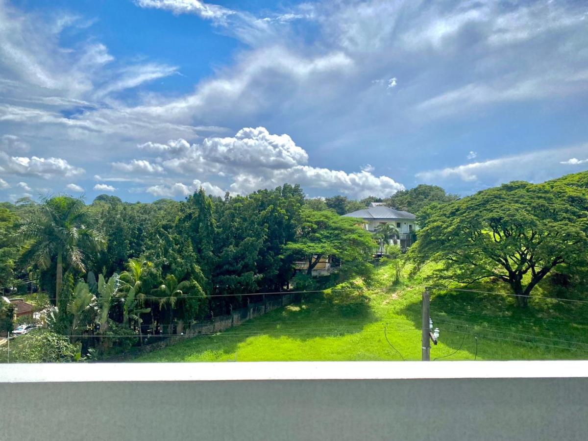 Studio-type condo with Wi-fi, Double-size bed at Q.C. - Housity