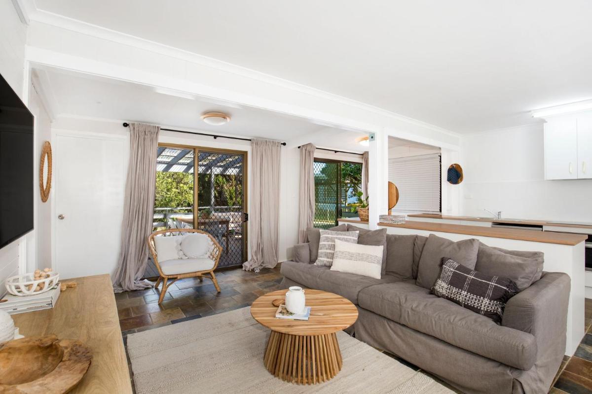 Boho Pet Friendly 1 Min Walk to Beach - Housity