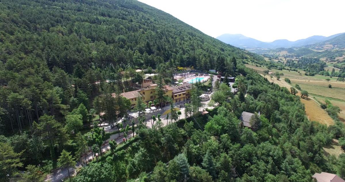 Hotel Pineta Ristorante country house in Fabriano - Housity