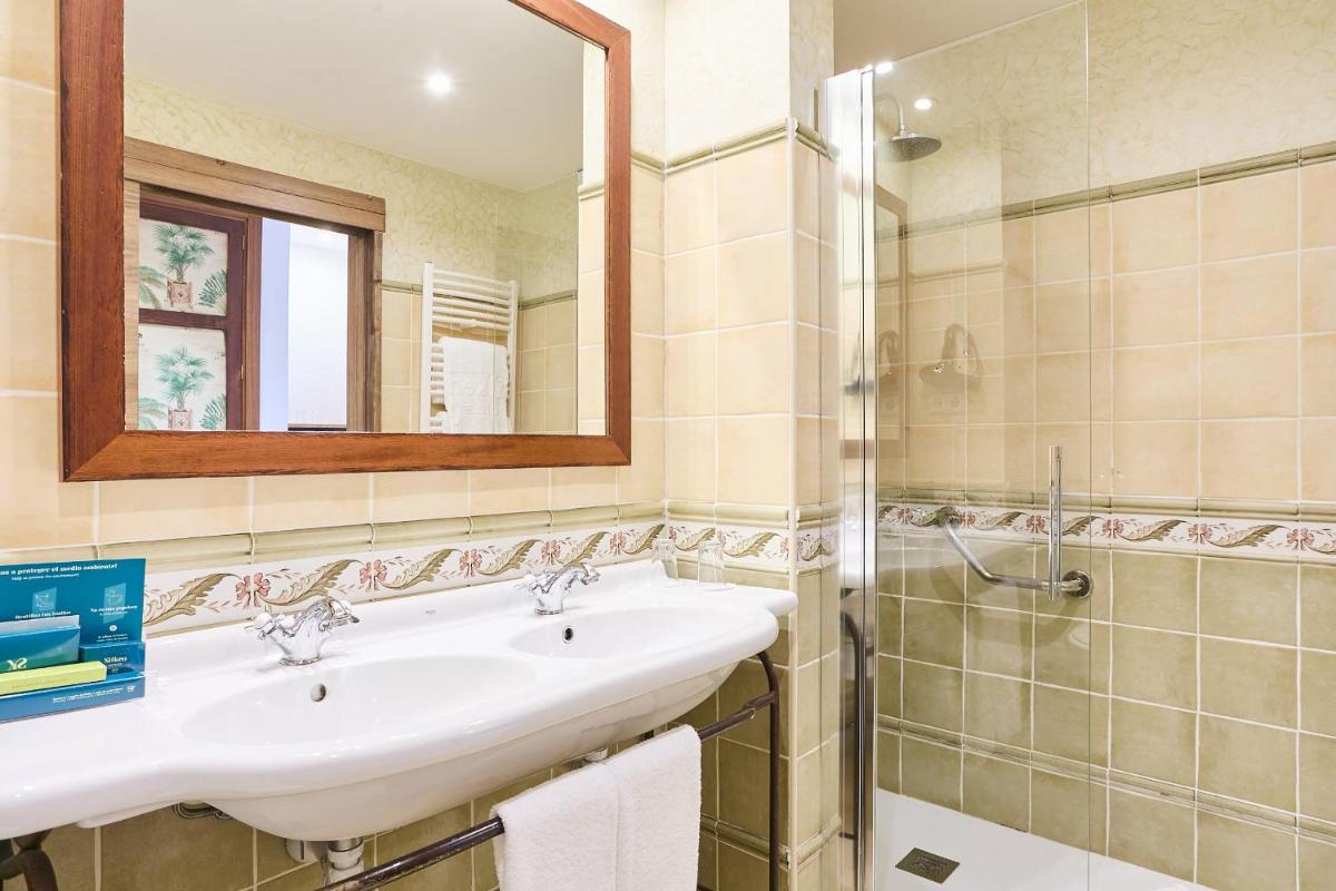 Un baño de Hotel Silken Villa de Laguardia