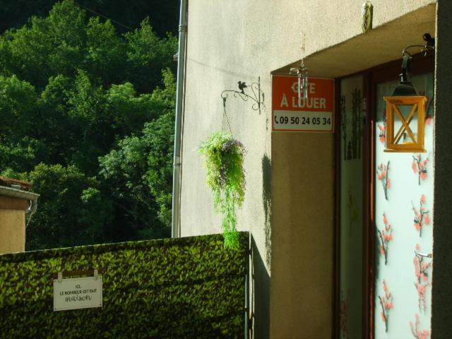 MAISON DANS UNE CITE DE CARACTERE AGREABLE. - Housity