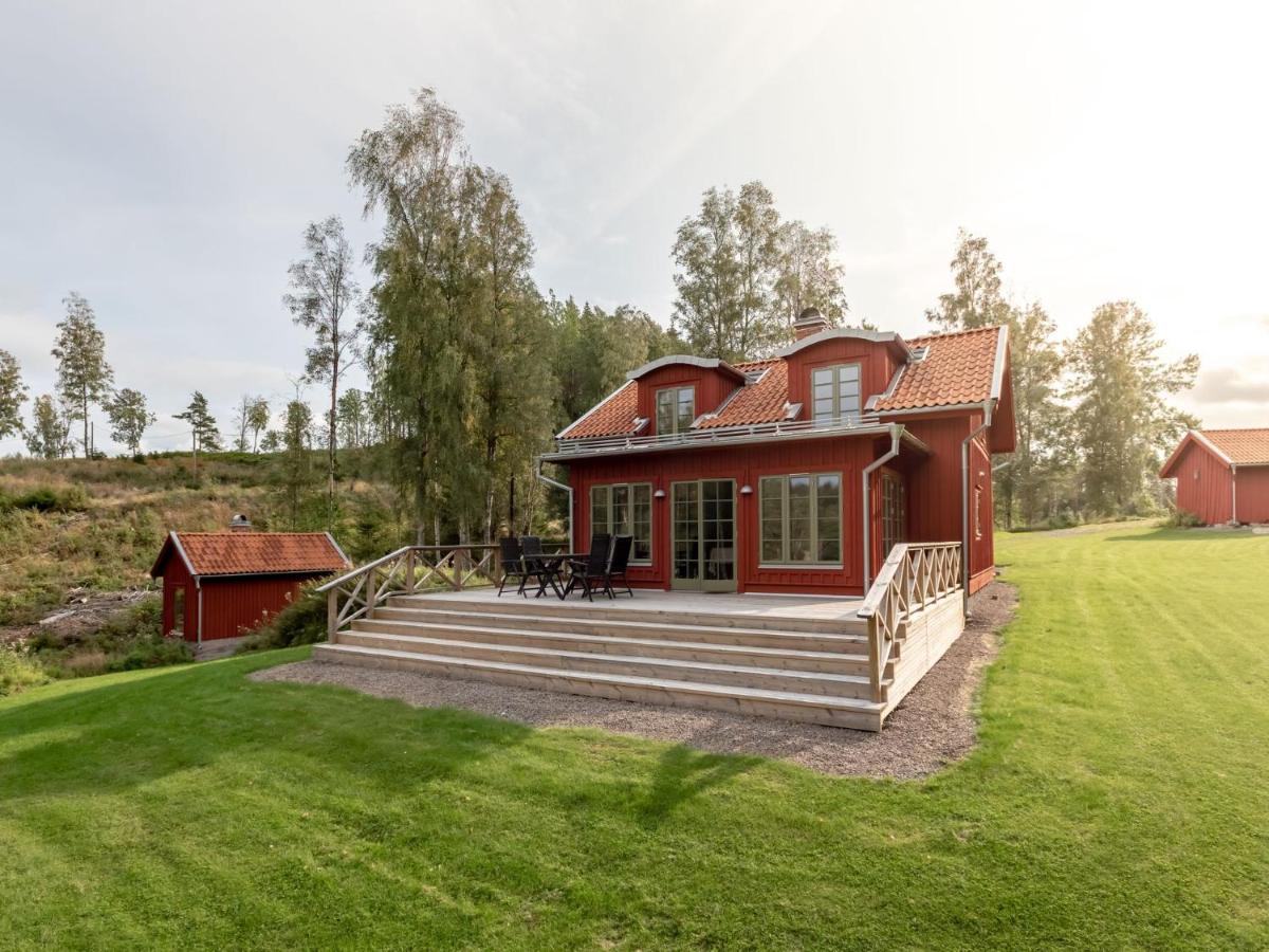 Romantische Villa in wunderschöner Natur am See - Housity