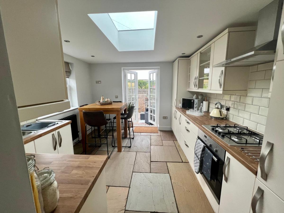 Gorgeous 2-Bed Cottage in Penderyn Brecon Beacons - Housity