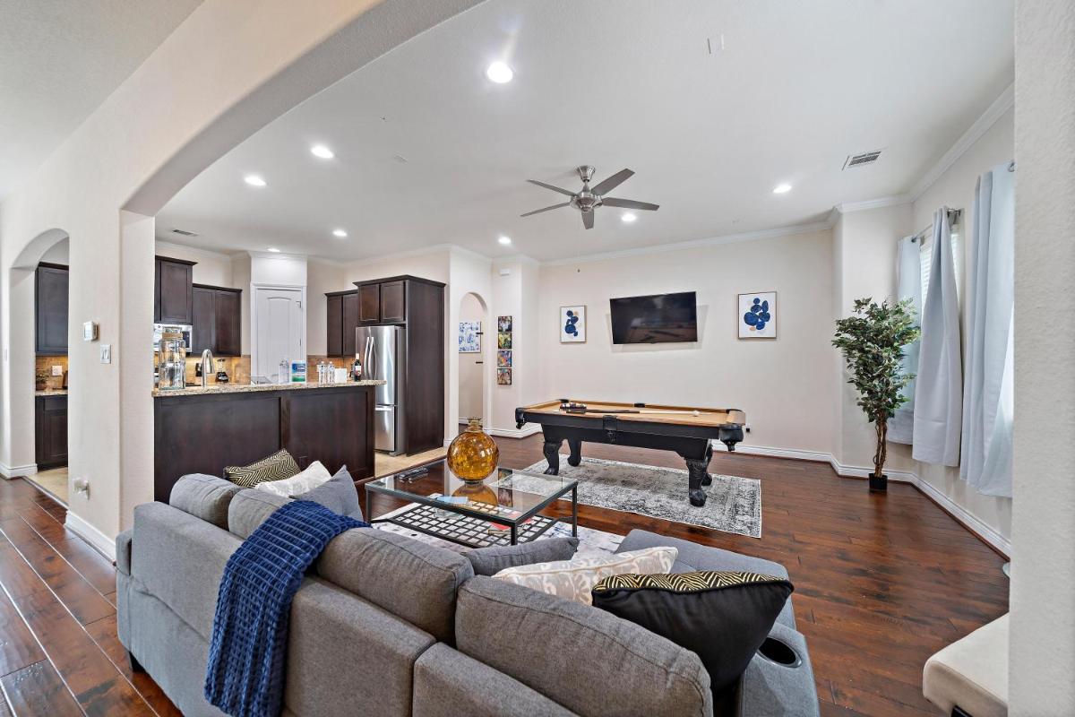 Washington Heaven with Pool Table Backyard Grill Netflix Wine at Washington Ave - Housity