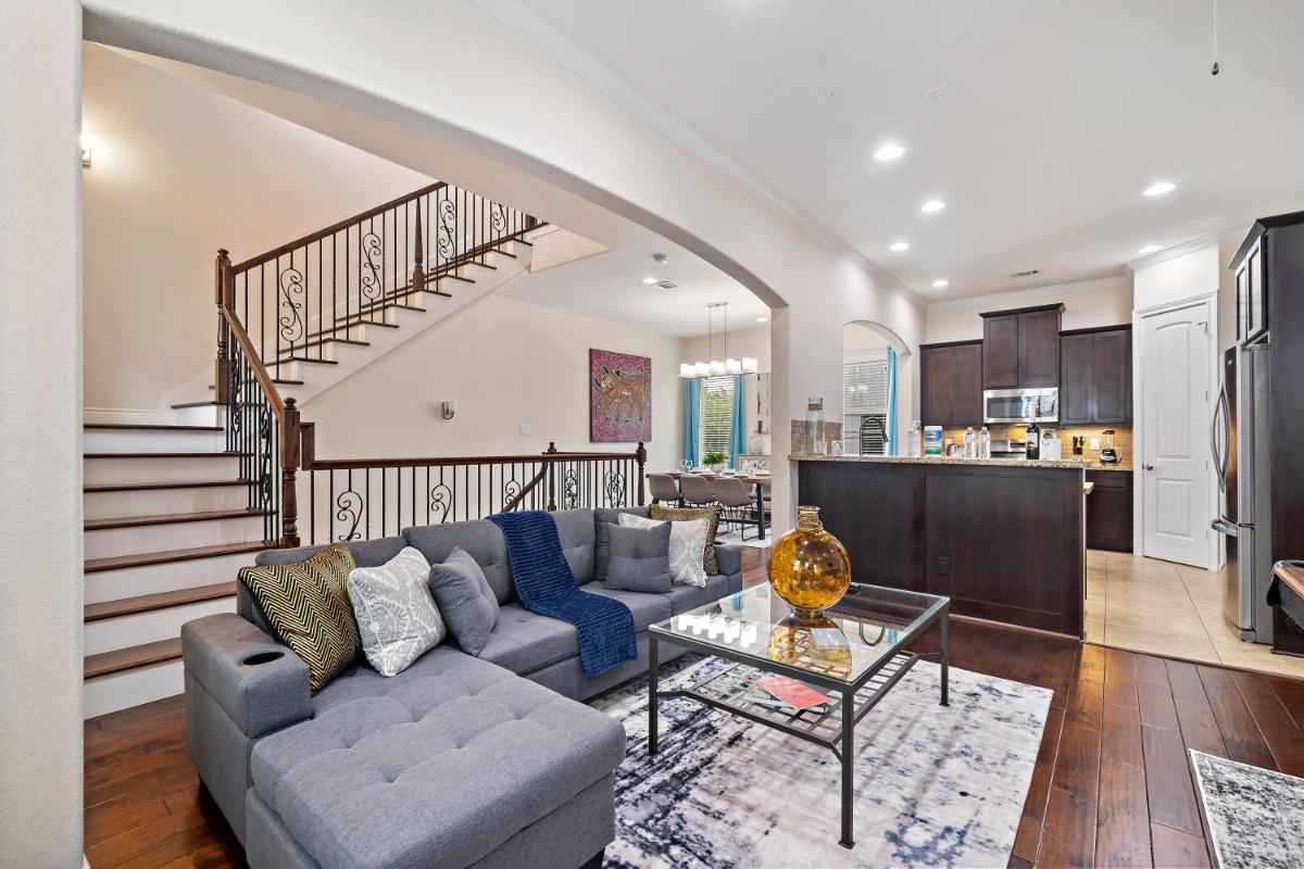 Washington Heaven with Pool Table Backyard Grill Netflix Wine at Washington Ave - Housity