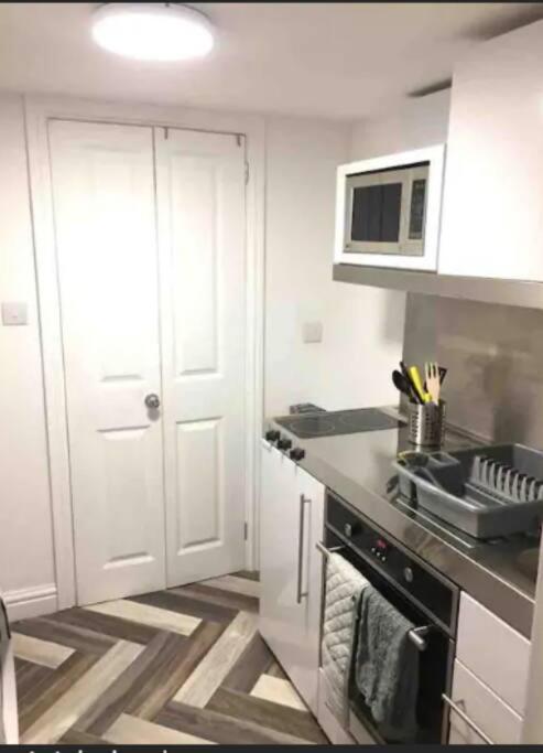 Self contained studio in Chorley by Lancashire Holiday Lets - Housity