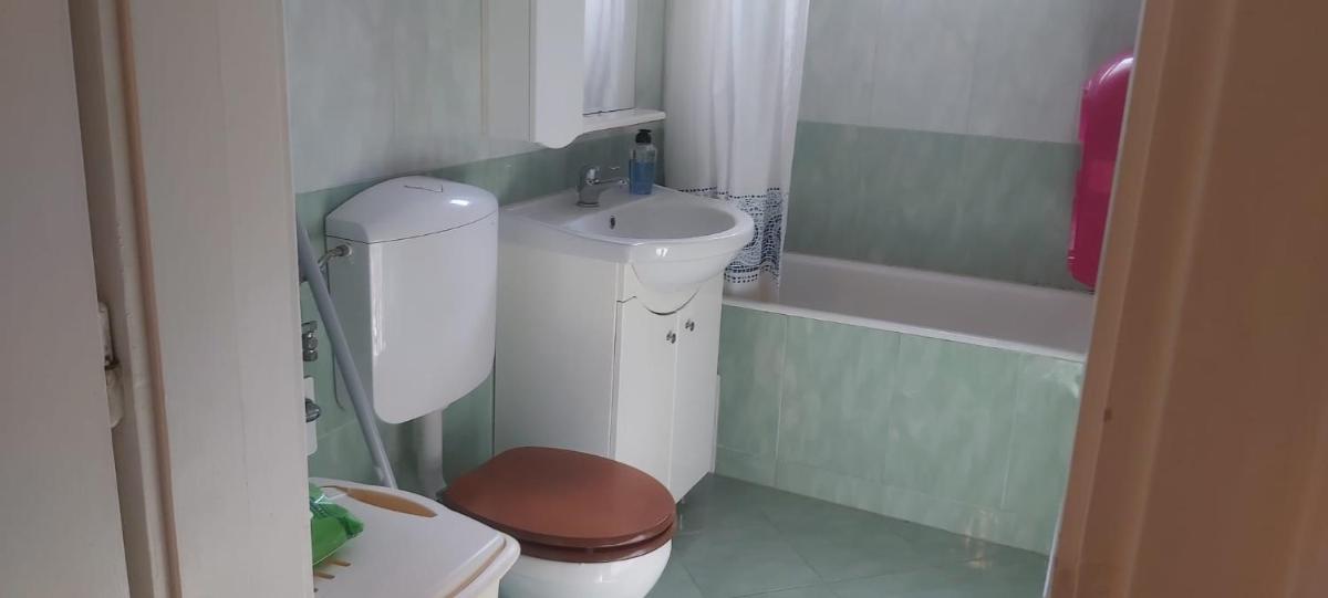 Family 4 rooms apartment in house with garden - Housity