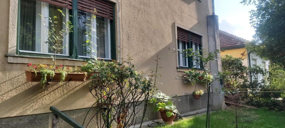 Family 4 rooms apartment in house with garden - Housity