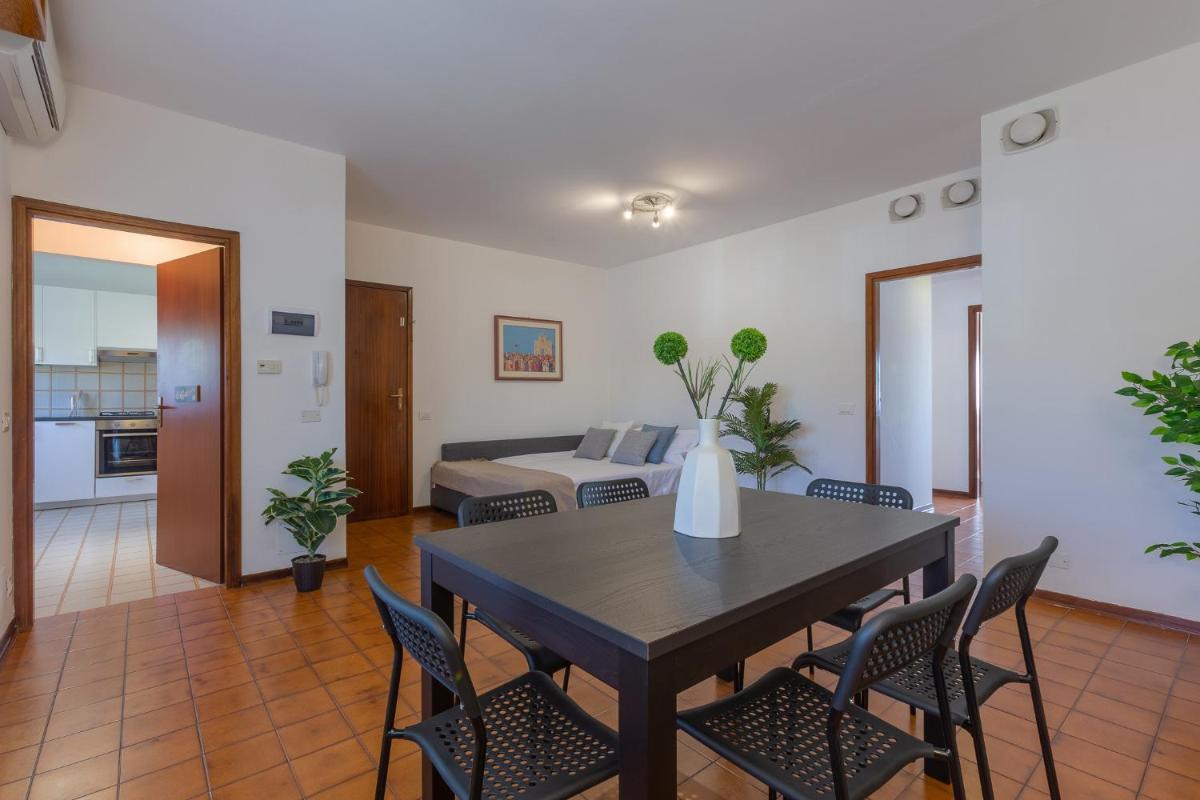 Pontelagoscuro Huge & Residential Apartment - Housity