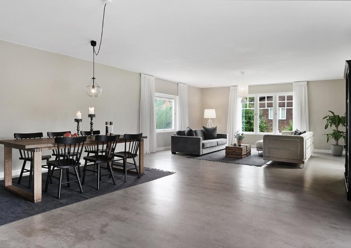 Luxurious & Cozy 2 Train Stops to City King Beds - Housity