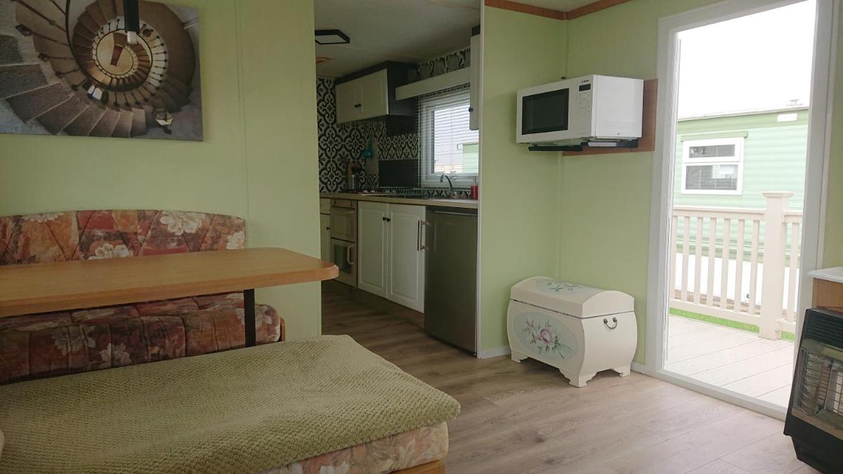 Family Fishing Holiday at Shortferry Lincolnshire 4G free swimming - Housity