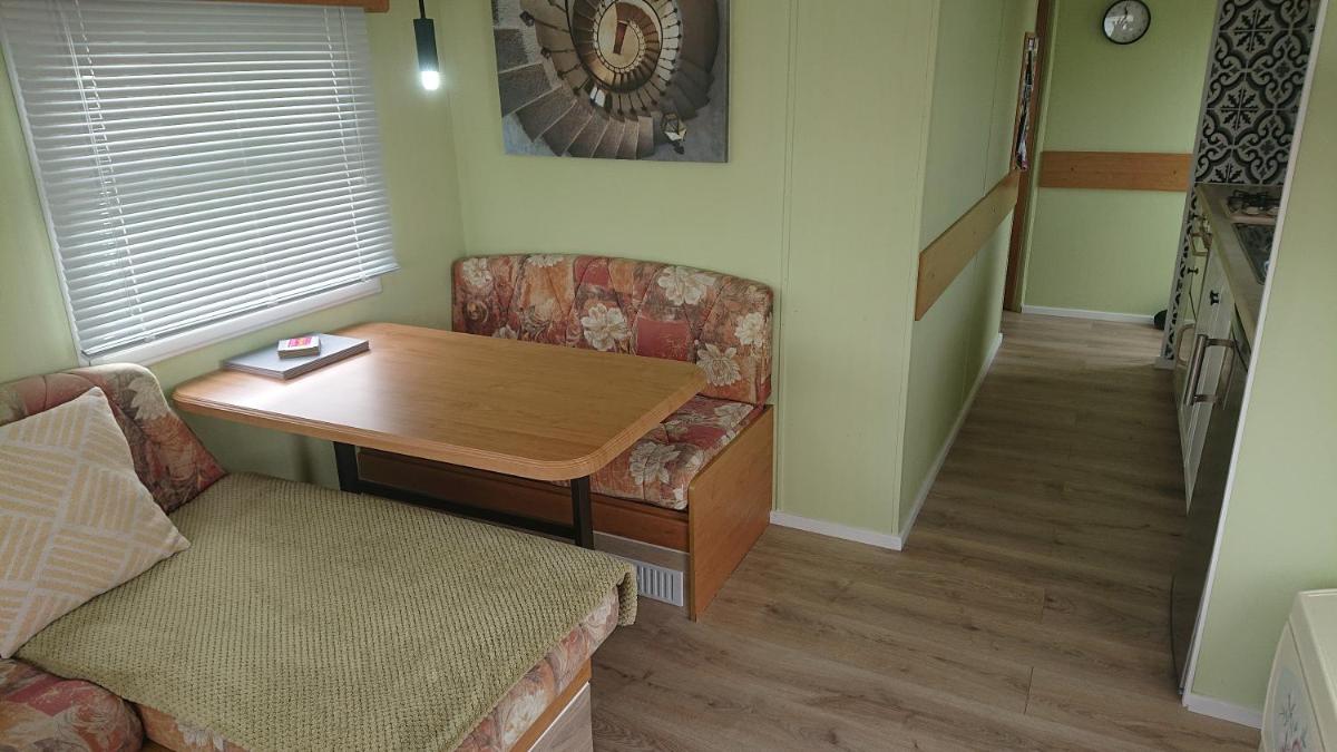 Family Fishing Holiday at Shortferry Lincolnshire 4G free swimming - Housity