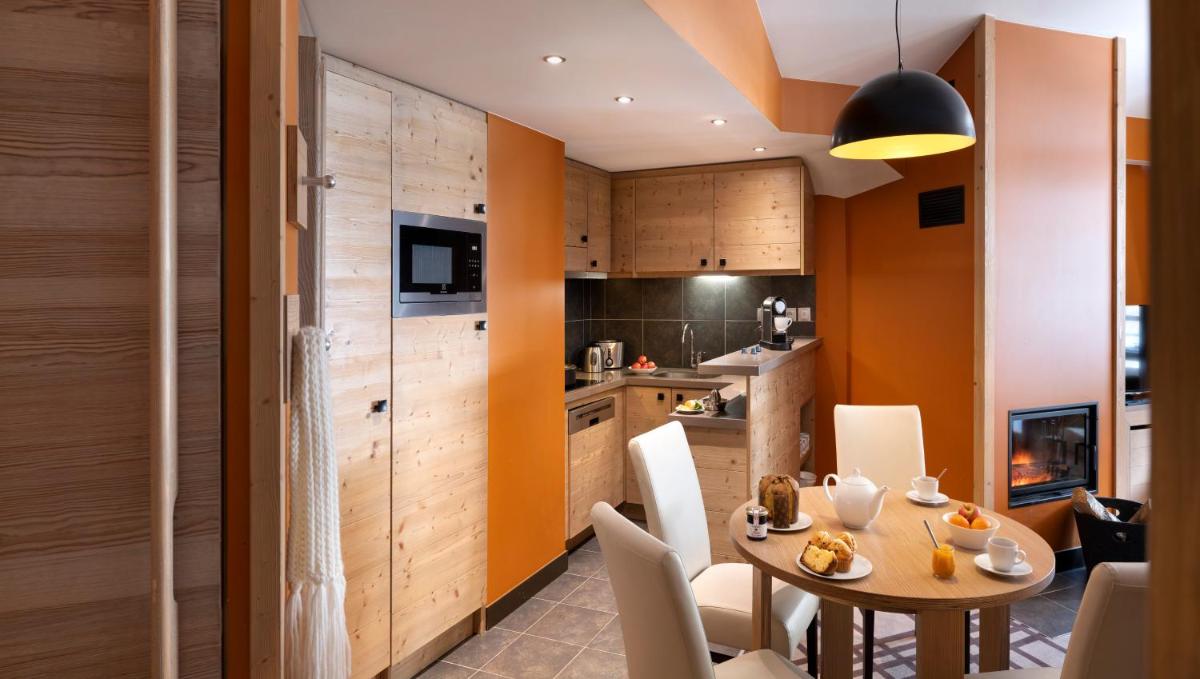 Cuisine ou kitchenette dans l'établissement Résidence Pierre & Vacances Premium Les Terrasses d'Hélios