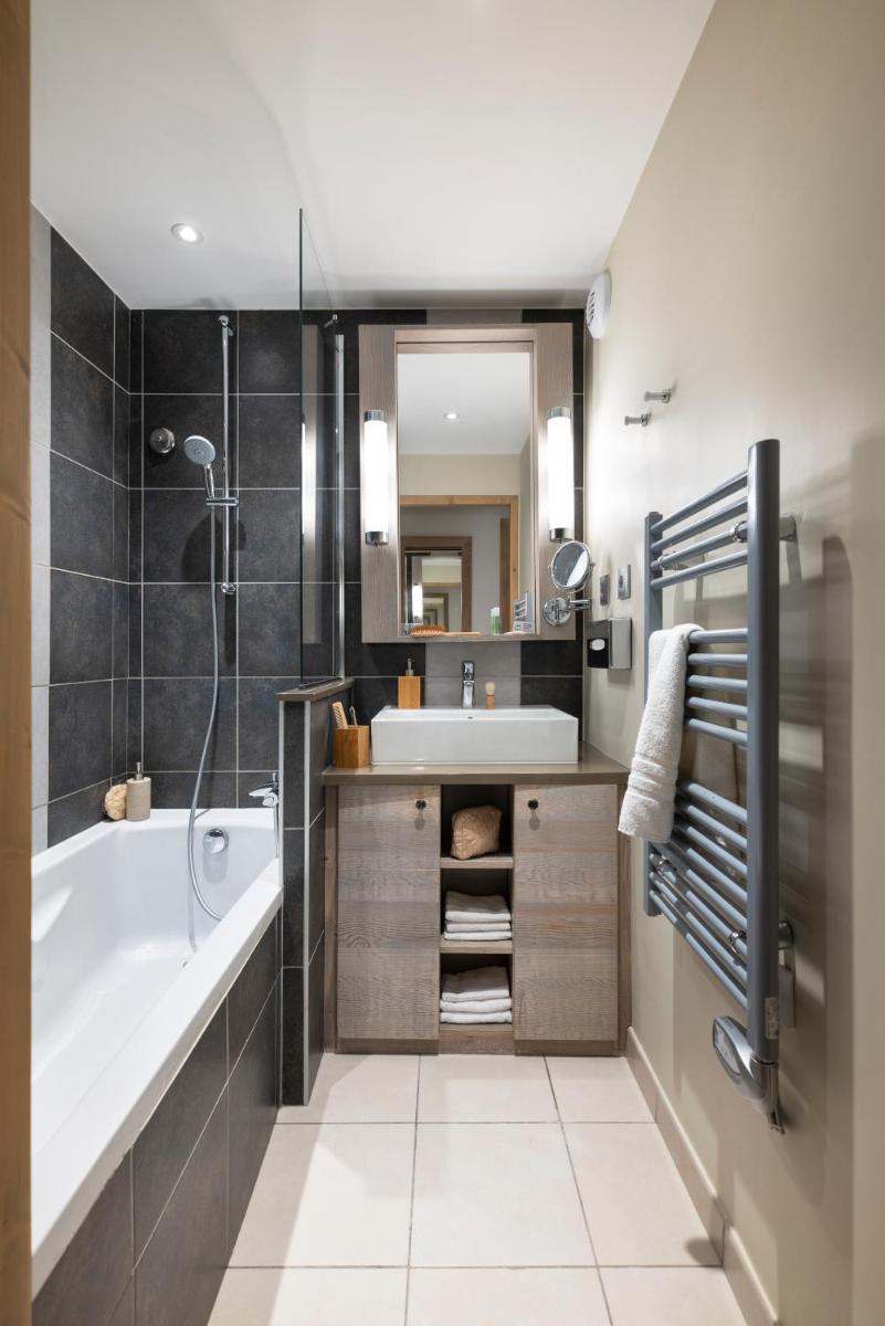 Salle de bains dans l'établissement Résidence Pierre & Vacances Premium Les Terrasses d'Hélios