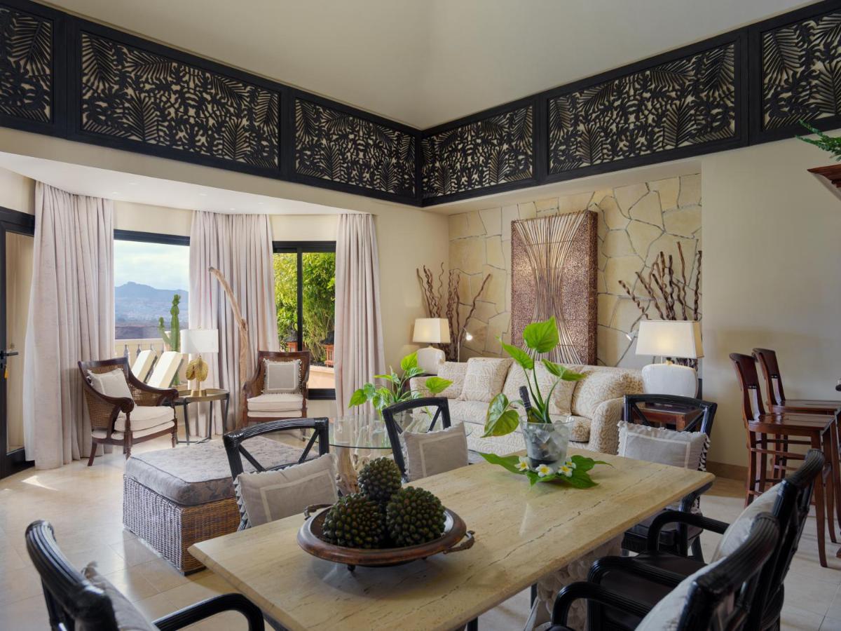 Zona de estar de Royal Garden Villas, Luxury Hotel