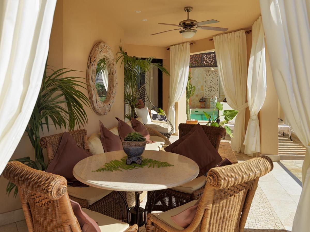 Zona de estar de Royal Garden Villas, Luxury Hotel