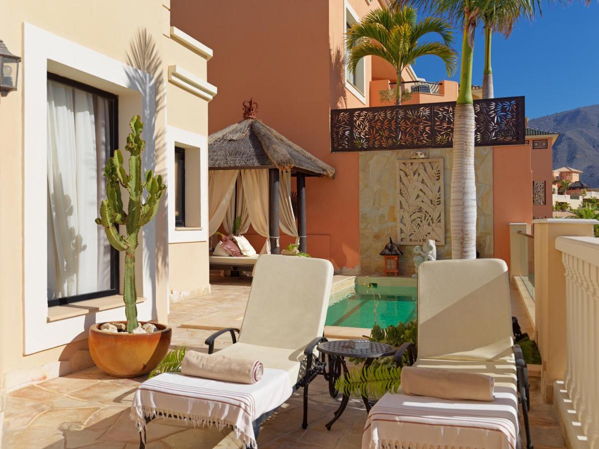 Piscina en o cerca de Royal Garden Villas, Luxury Hotel