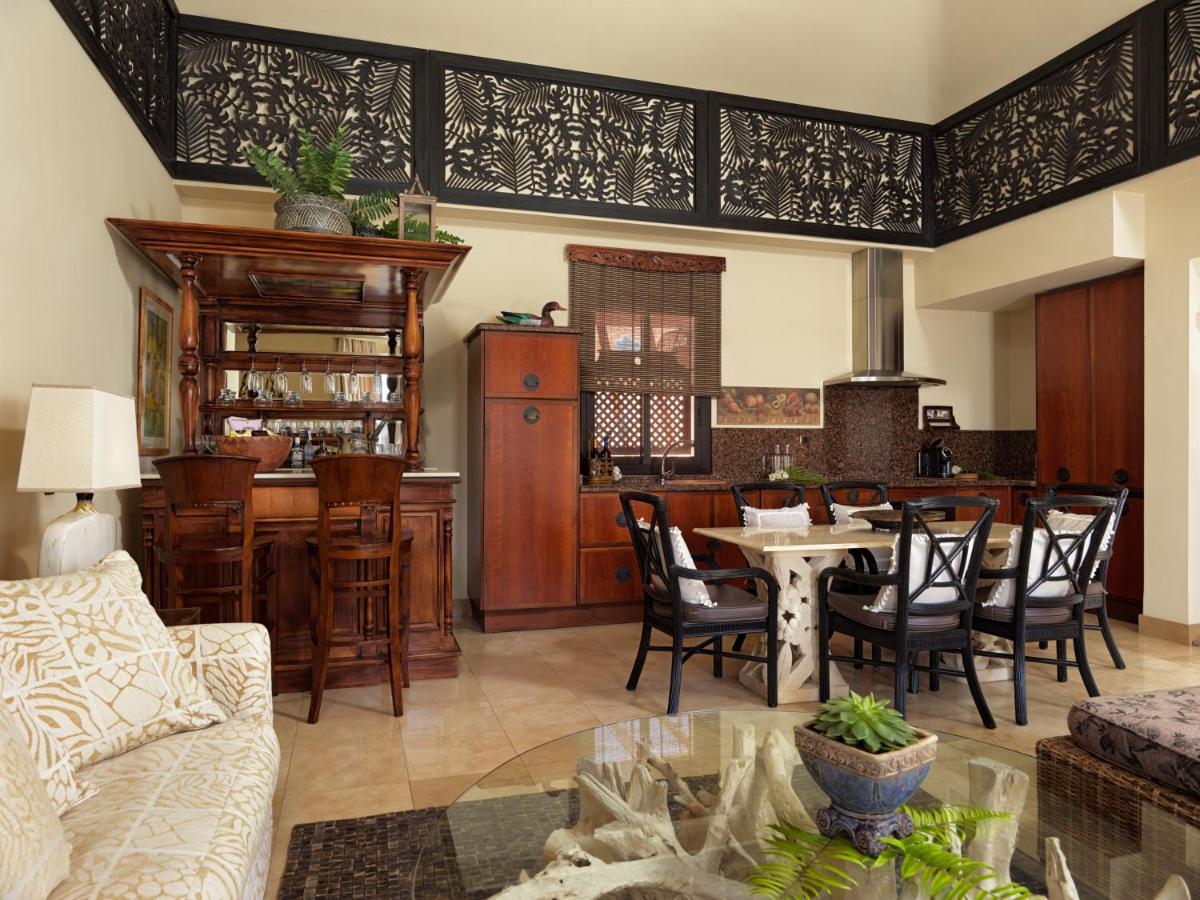 Zona de estar de Royal Garden Villas, Luxury Hotel