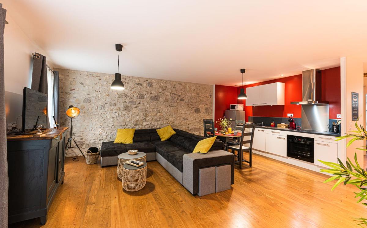 Les Gîtes du château - 2 Magnifiques Appartements face au château Henri IV - Hizvo
