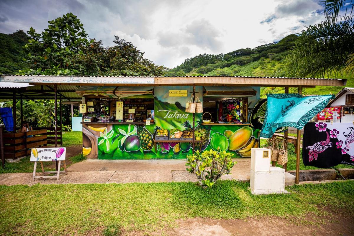 Fare To'erau & Mara'amu - Housity