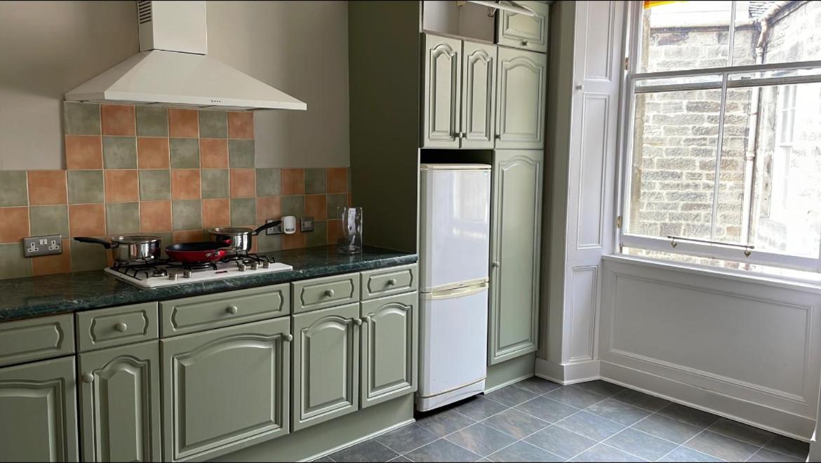 Montgomery Street Apartment - Housity