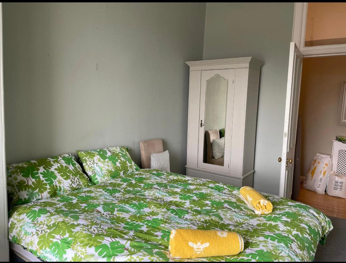 Montgomery Street Apartment - Housity