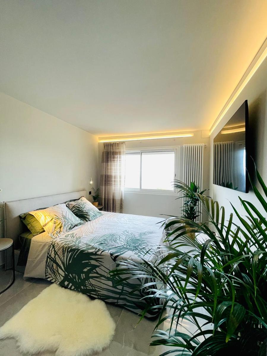 FABULOUS !!! Luxury Sea View APARTMENT IN FRONT OF MONTE CARLO BEACH and TENNIS CLUB! - Housity