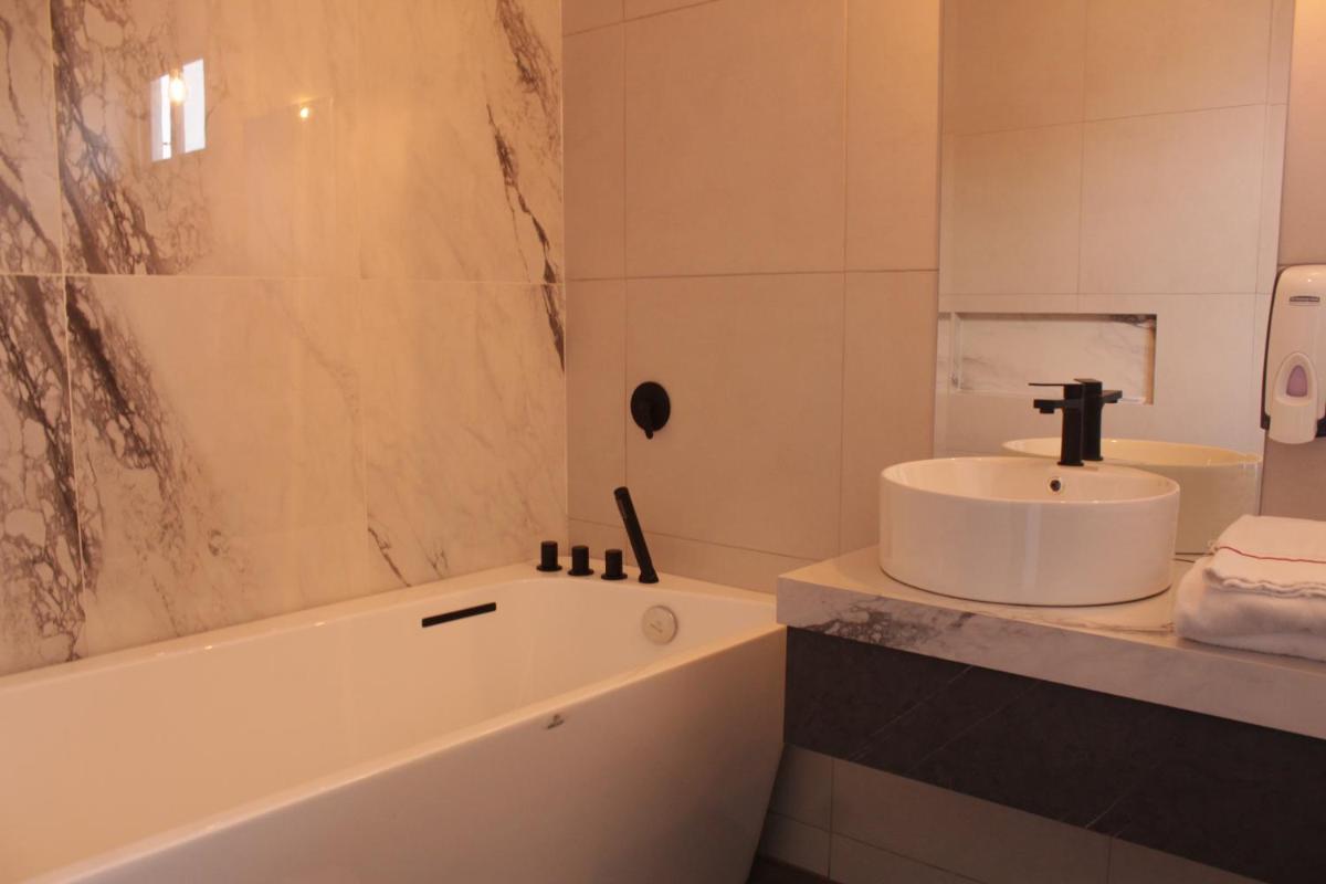 DC Suites Aeropuerto - Housity