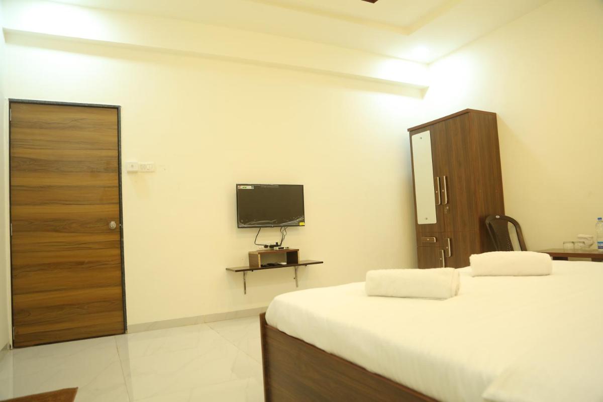Hotel New Rudraksha - Housity